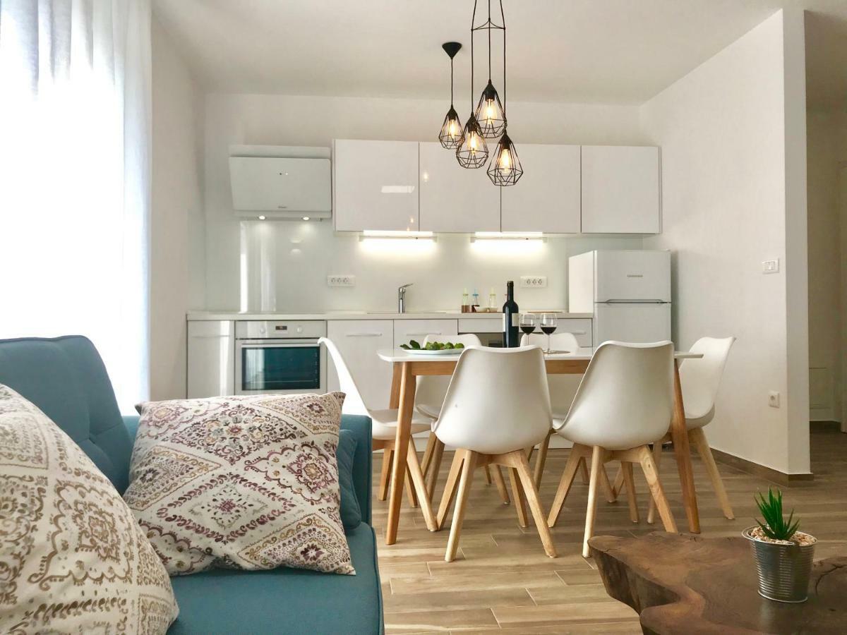 Luxury Apartment Ledo 로고즈니차 외부 사진